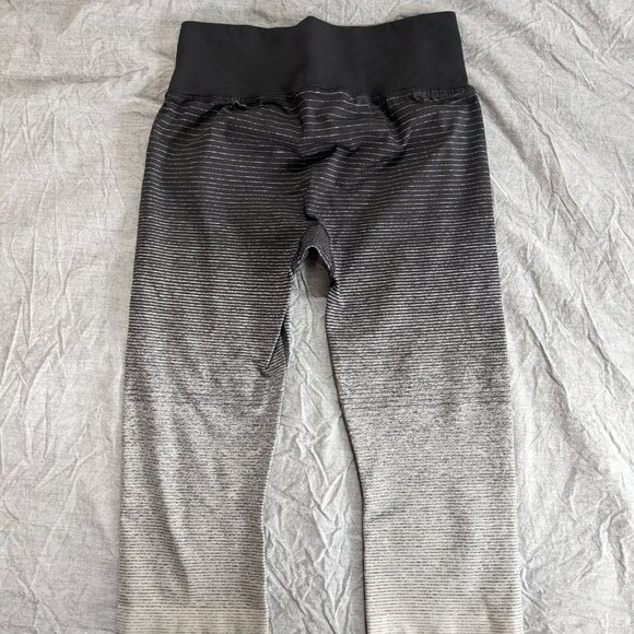 Brooks Athletic Capris Black - Light Grey Ombre Small - Picture 4 of 4
